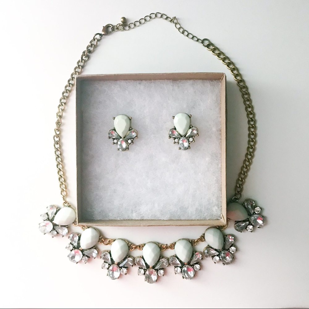 (FREE WHEN BUNDLED)Matching Earring + Necklace Set